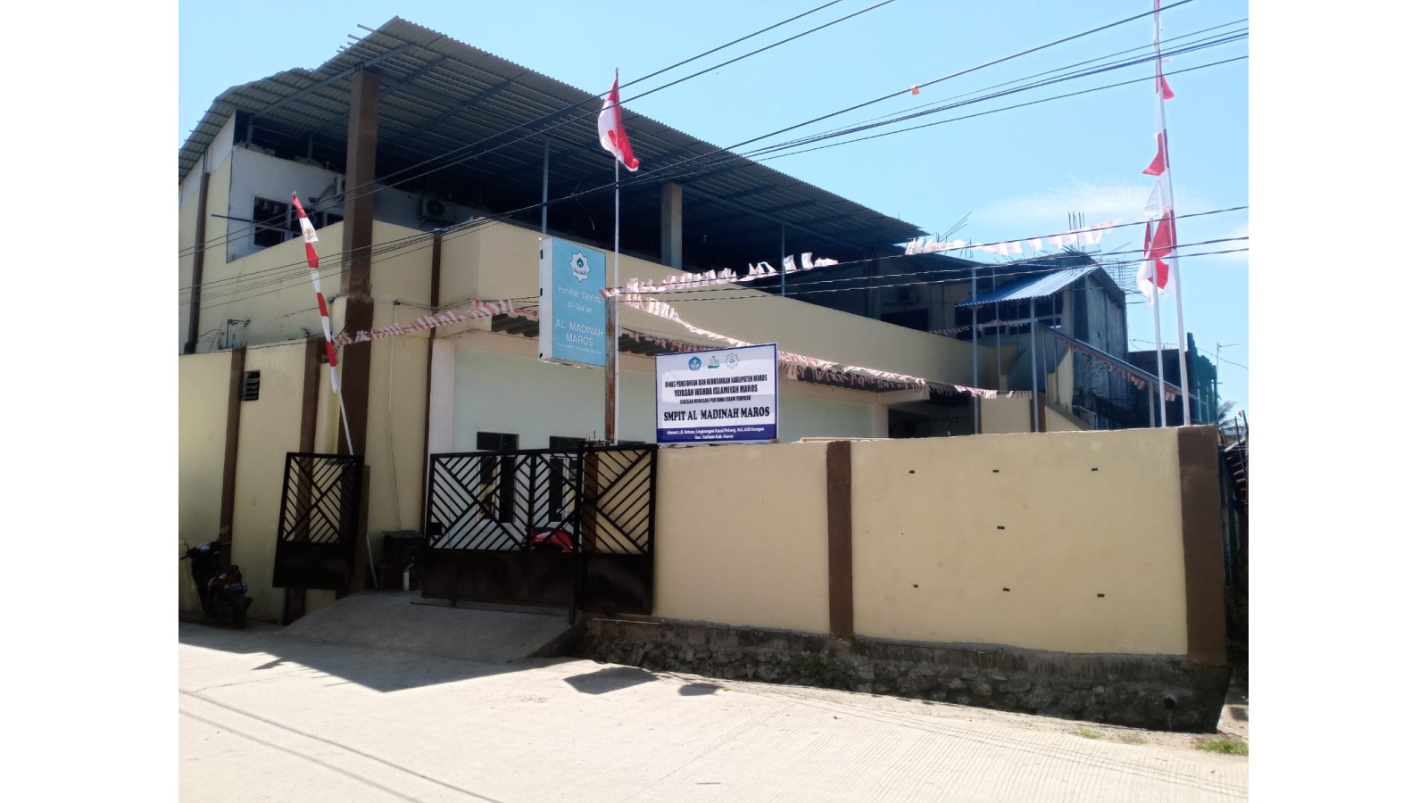 SMP AL MADINAH ISLAMIC SCHOOL MAROS